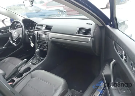 2017 Volkswagen Passat R-Line z USA, uszkodzony, nr VIN 1VWDT7A38HC038206